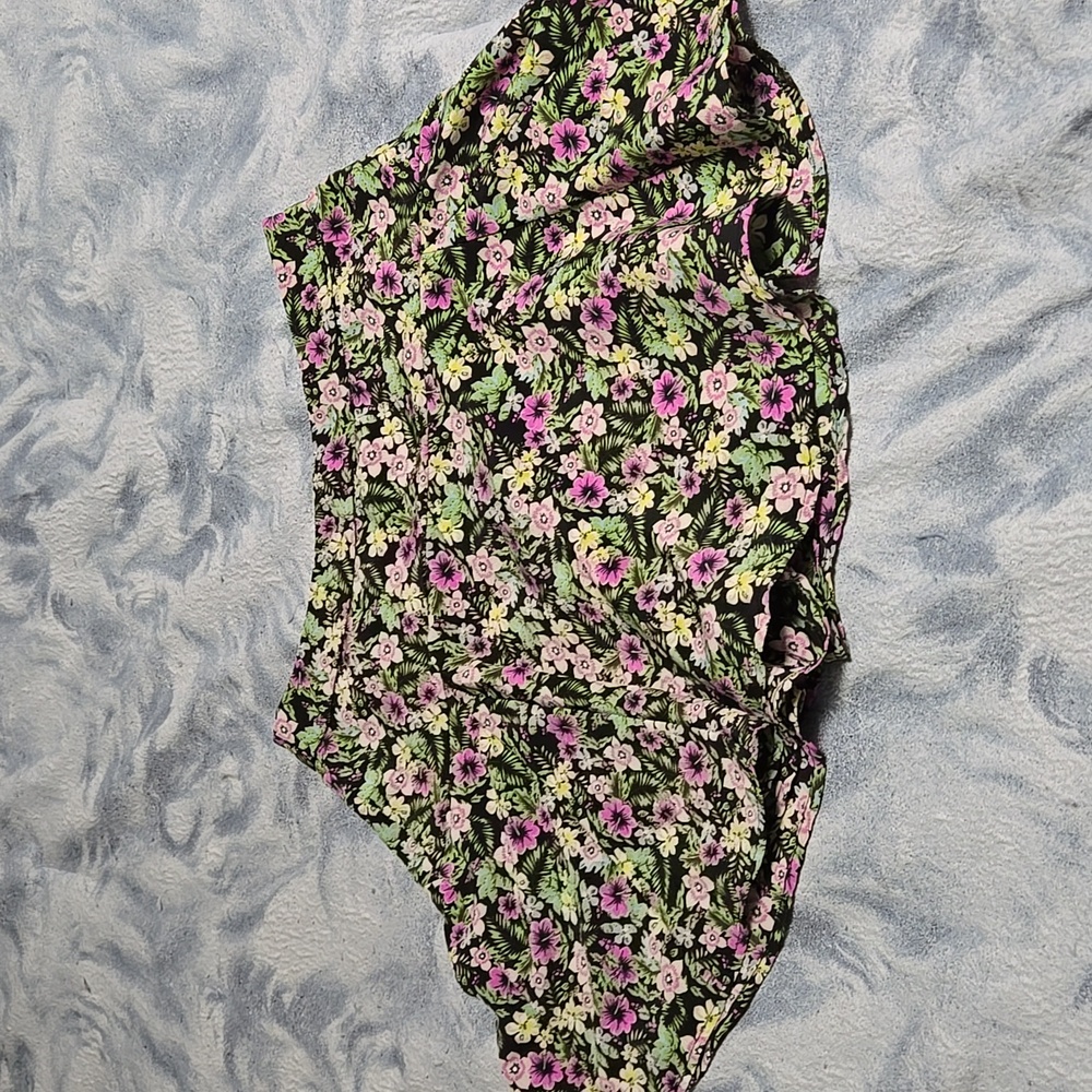 Women's  Zara Floral Mini Skirt With Built In Shorts Size Medium